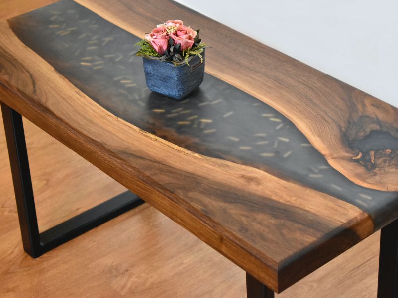 Meja kayu buatan tangan yang mewah